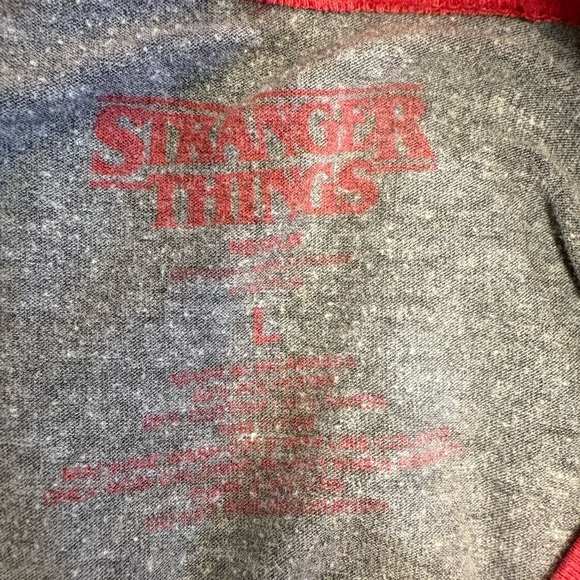 Stranger Things Netflix graphic gray & red 3/4 sleeve t-shirt Tee size large - Picture 7 of 8